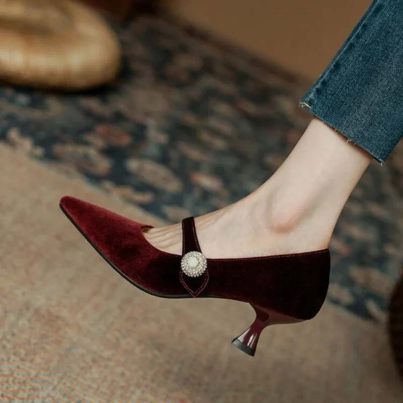 Scarpe Mary Jane a punta rosso - Womens Heels recensione e prezzo